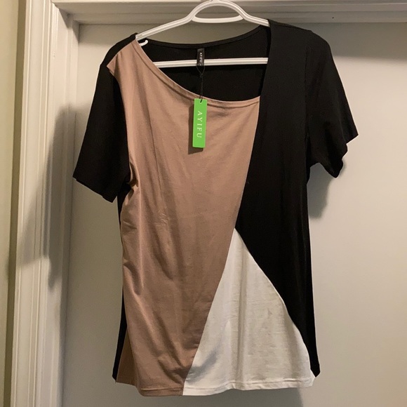 Trendy top! NEW WITH TAGS - Picture 1 of 4